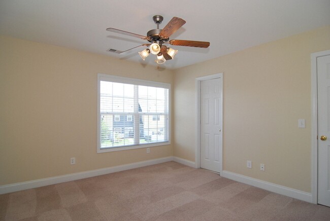 Building Photo - 2 Bedroom, 2.5 Bath in Hampton Forest - Av...