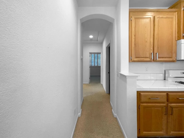 Building Photo - 9752 Sorrena Way