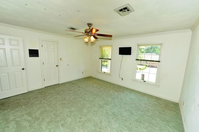 Building Photo - Custom Built brick Manor close to airport ...