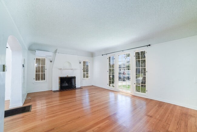 Building Photo - 1038 S Citrus Ave