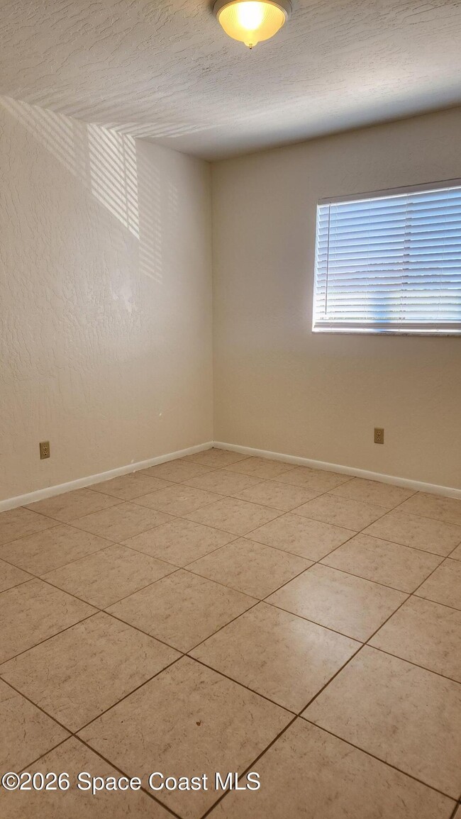 Building Photo - 1708 University Ln