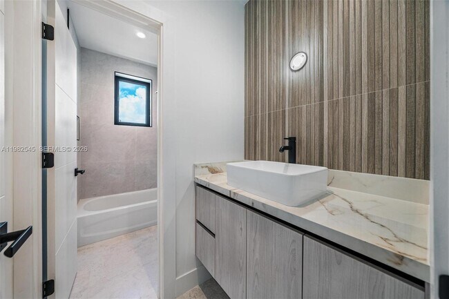 Building Photo - 2937 SW 21st St