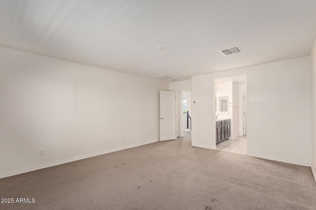 Building Photo - 905 S Canal Dr
