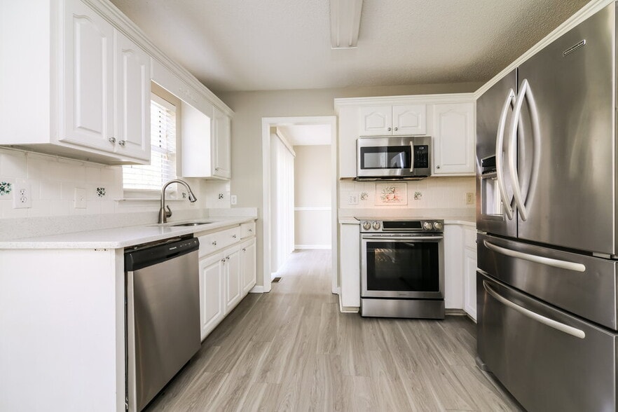 Building Photo - 128 Pondfield Ct