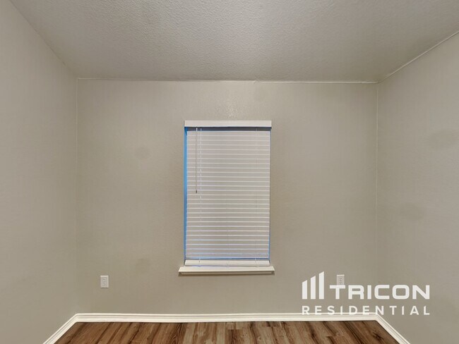 Building Photo - 630 Azalea Dr
