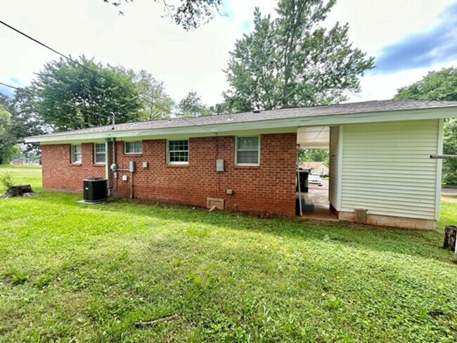 Building Photo - NEWLY RENOVATED - THREE BED/TWO BATH RANCH...