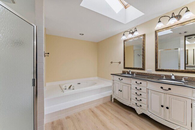 Building Photo - 118 Knoll Way