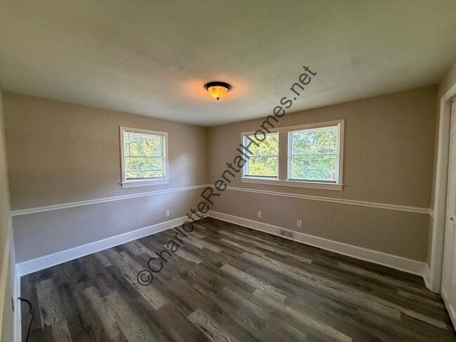 Building Photo - 2116 Tarlton Dr