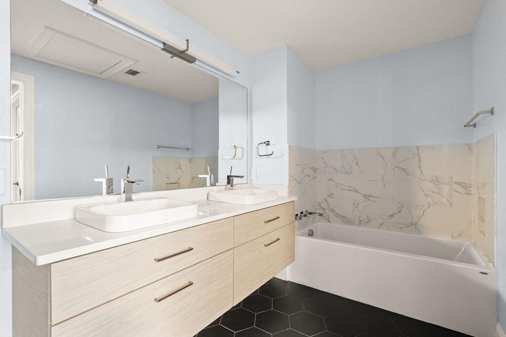 Building Photo - 700 Harrison Ave