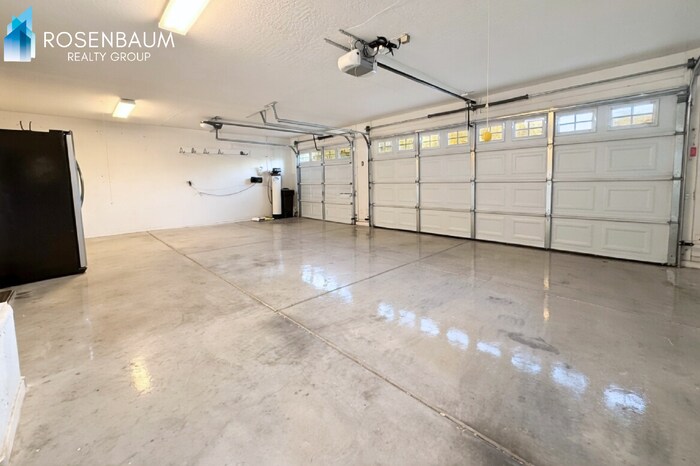 Building Photo - 2030 W Carson Rd