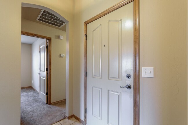 Building Photo - AVAILABLE 3-15-2020  FOR OCCUPANCY IN YUKON, MUSTANG SCHOOLS!