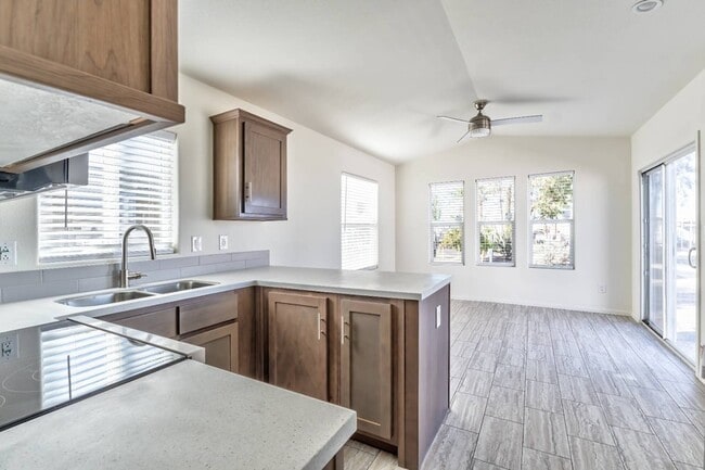 Building Photo - 9985 N Pinal Ave