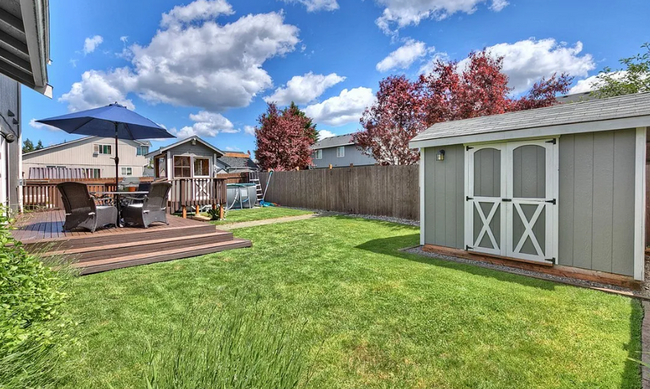 Building Photo - Beautiful Designer 3 bedroom home in Quiet...