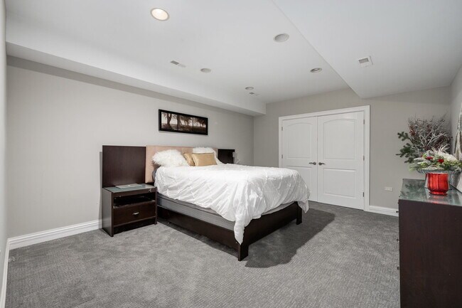 Building Photo - 5126 N Mission Dr