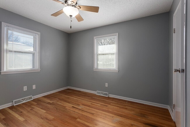 Building Photo - 703 SW 7 St