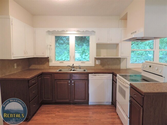 Building Photo - 147 Woodland Dr