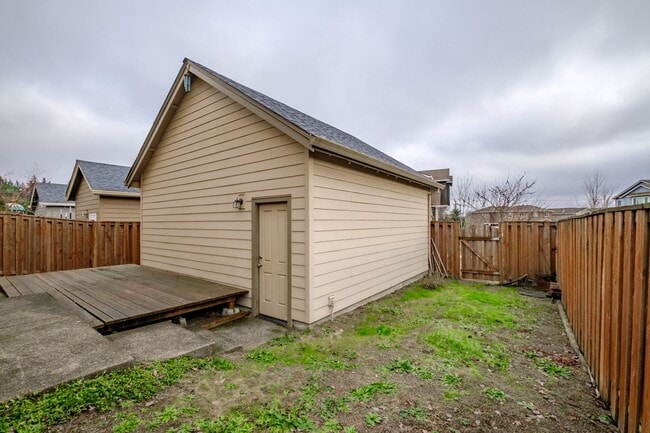 Building Photo - 4-Bedroom Home in NW Albany