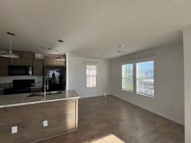 Building Photo - 171 Eland Dr