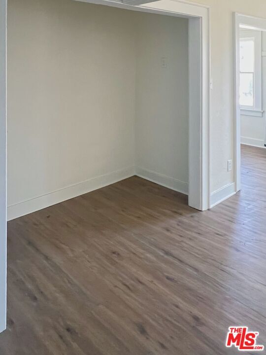 Building Photo - 522 W Vernon Ave