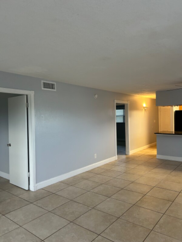 Building Photo - 701 N Indian River Dr