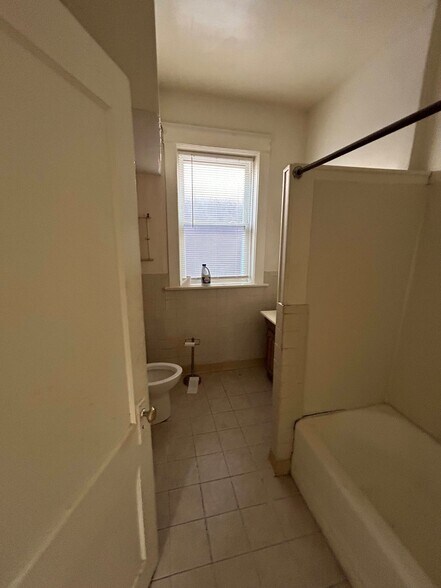 Building Photo - 4890 Margaretta Ave