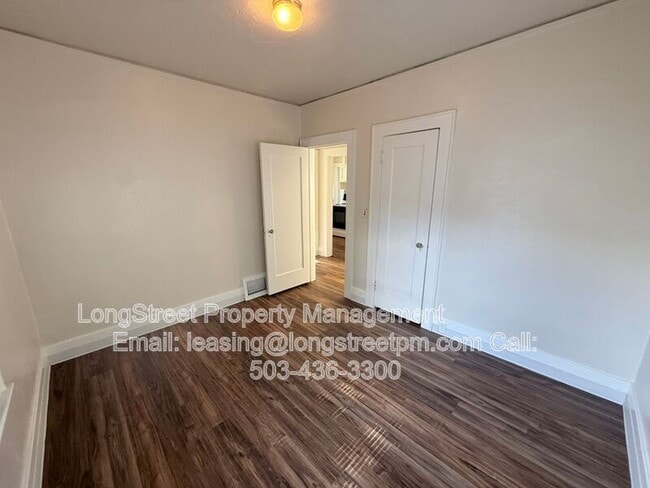 Building Photo - 588 Knapps Pl NE