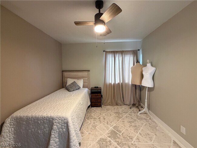 Building Photo - 2724 Monrovia Dr
