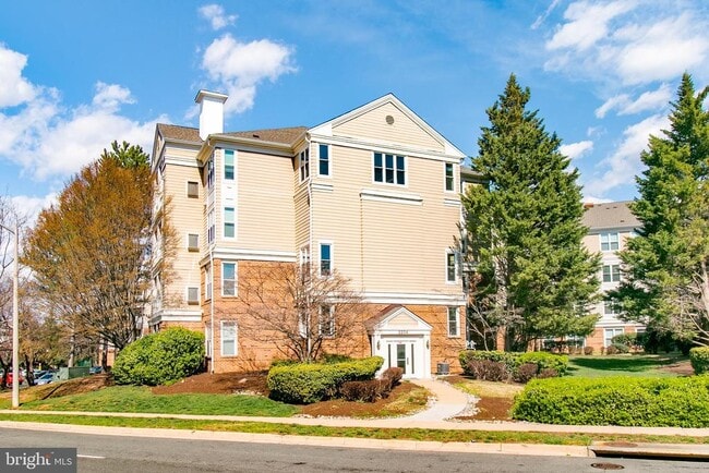 Building Photo - 2204 Westcourt Ln