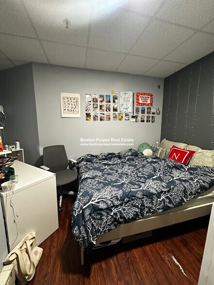 Building Photo - 61 Park Dr