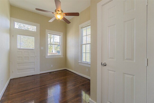 Building Photo - 1219 33rd St