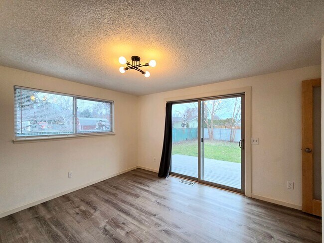 Building Photo - 1312 Springwater Ave