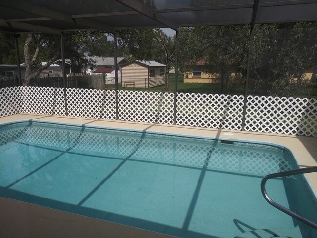Building Photo - 3 bedroom 2 bathroom Pool House price redu...