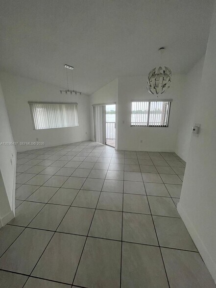 Building Photo - 15545 Miami Lakeway N