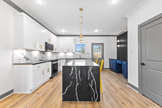 Building Photo - 7949 Attwater St