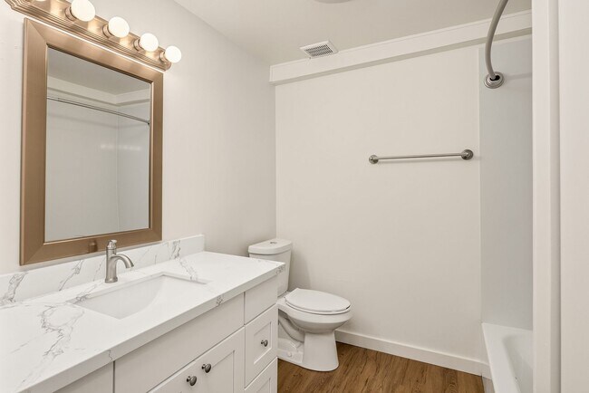 Building Photo - NEW, HIGH-END RENOVATED  1 bed / 1 bath at the Lydia in Ballard! In-Unit Laundry!