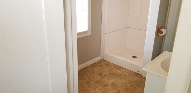 Building Photo - 2421 22nd St