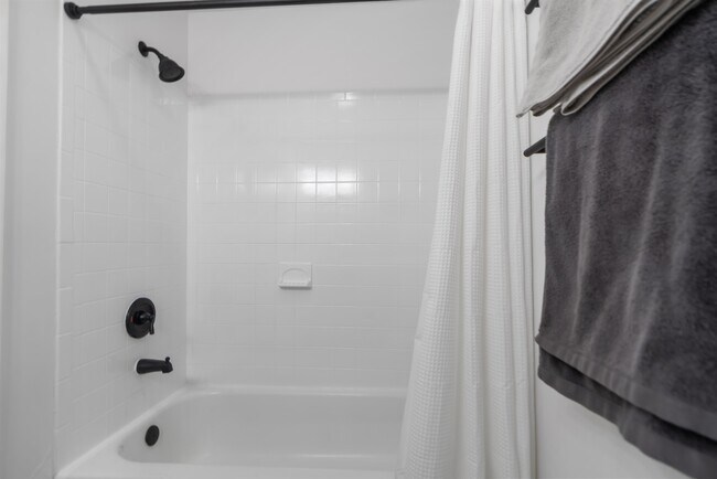 Building Photo - 813 Park Ave