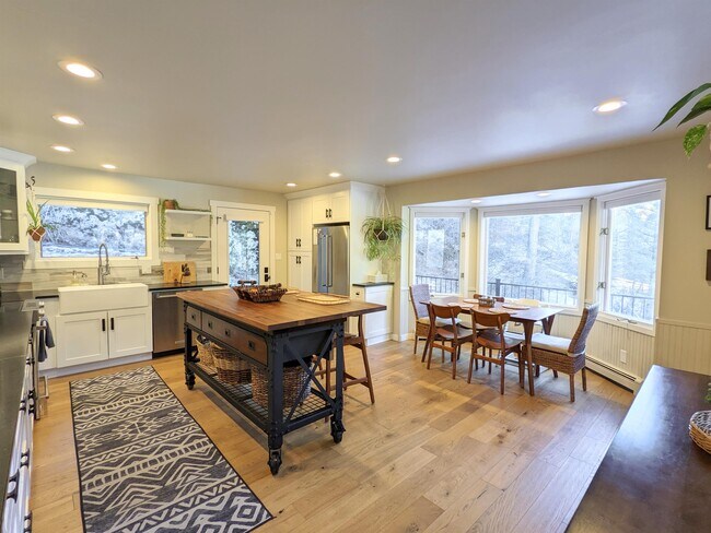 Building Photo - 32114 Upper Bear Creek Rd