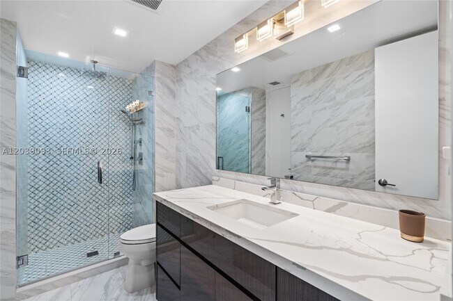 Building Photo - 5055 Collins Ave