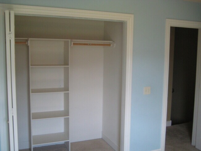 Building Photo - 15 Bluestem Ln