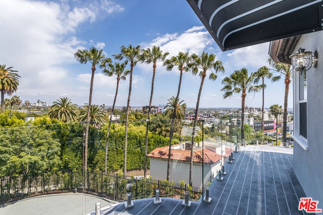 Building Photo - 1541 Selma Dr