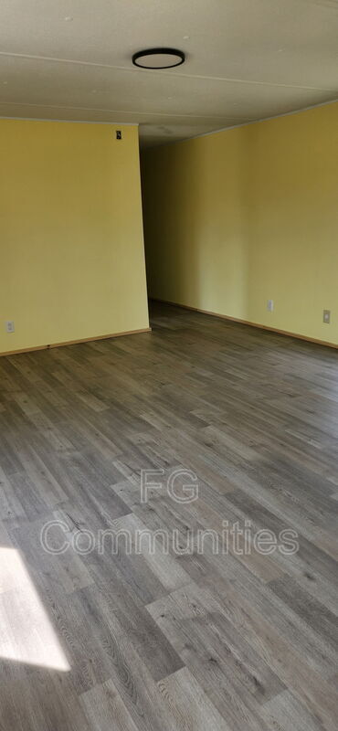Building Photo - 112 Laurin Dr