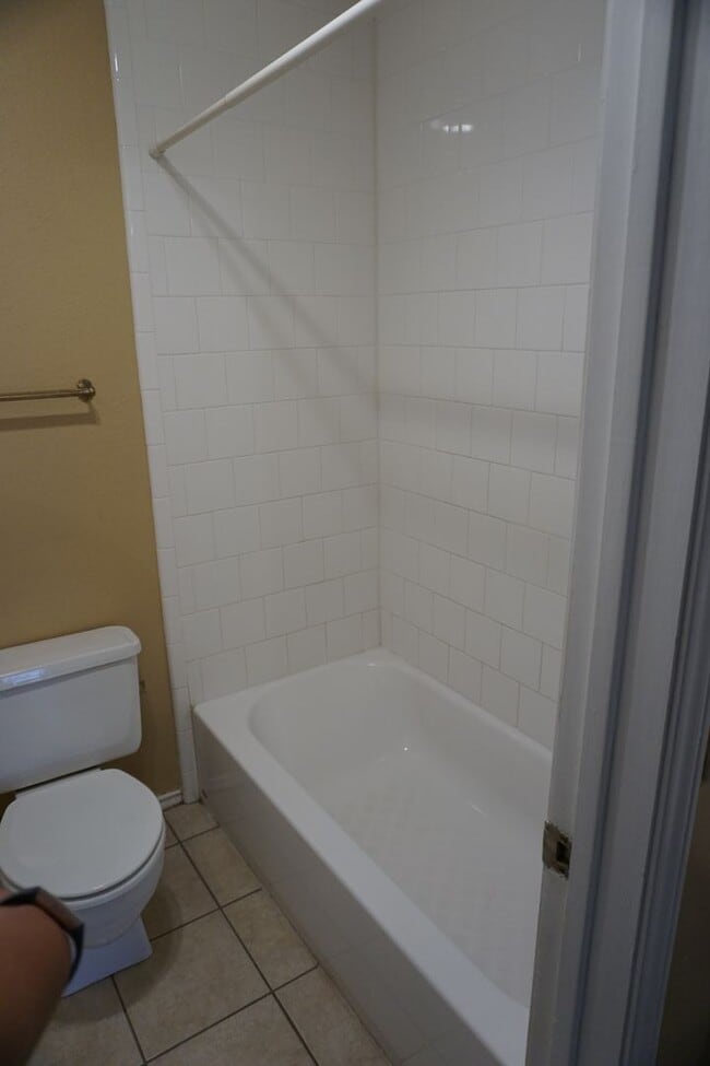 Building Photo - 1104 Homestead Dr