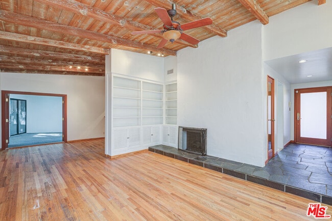 Building Photo - 15511 Woodcrest Dr