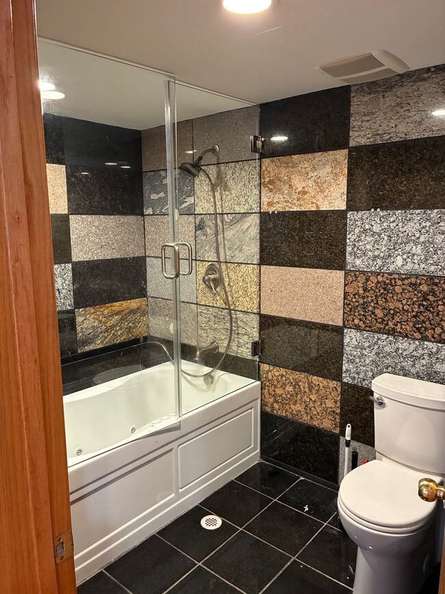 Building Photo - Magnificent 5-Bedroom Private Estate in Bu...