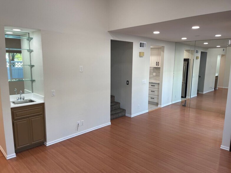 Building Photo - 228 S Esplanade St