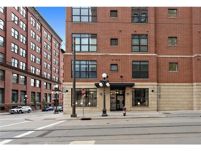 Building Photo - 270 4th St E