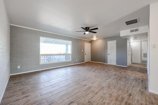 Building Photo - 11417 N Hacienda Dr