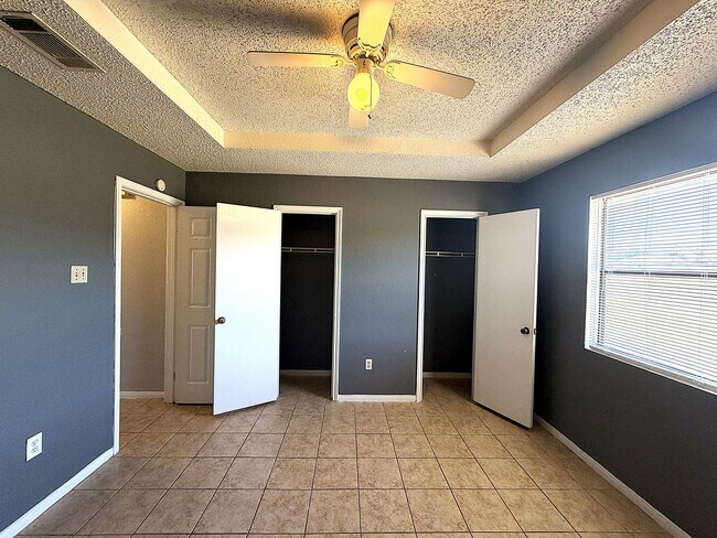 Building Photo - 306 North Dr