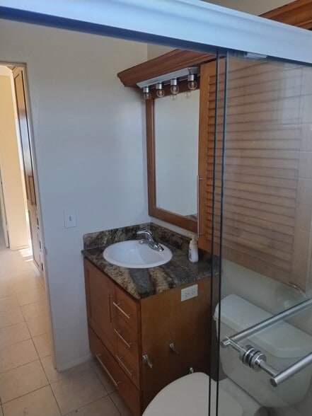 Building Photo - 1439 Burton St